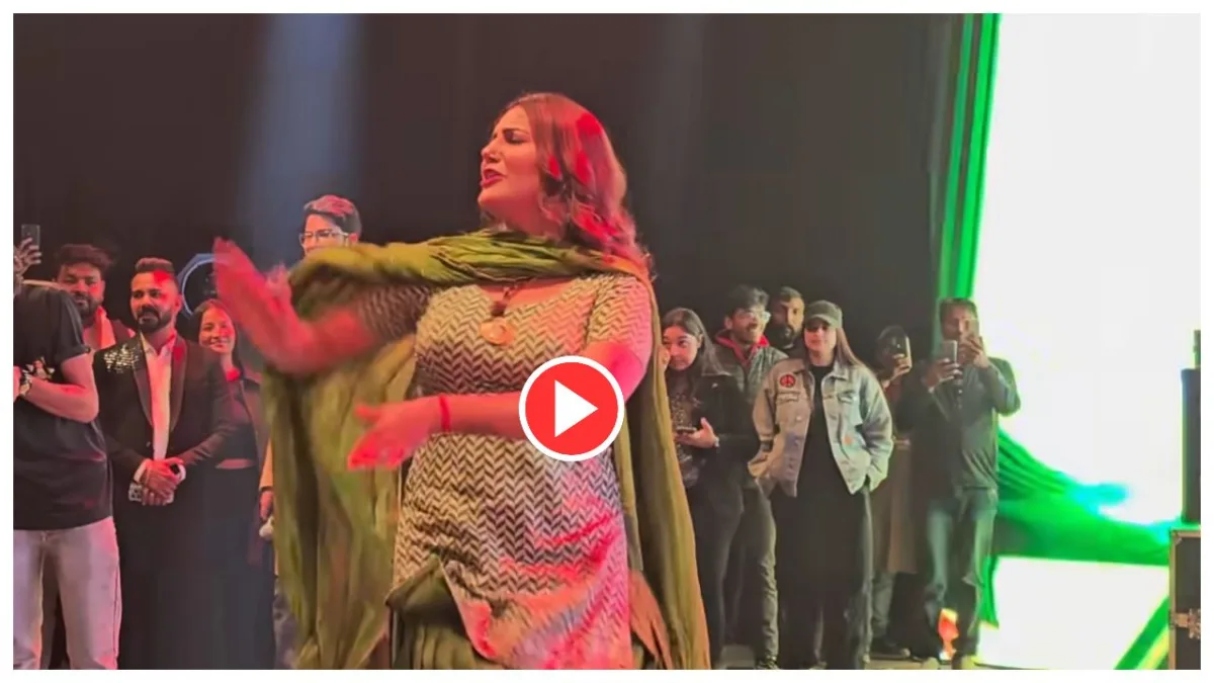 सपना चौधरी की नई हरियाणवी गाने ‘छलिया’ पर शानदार स्टेज परफॉर्मेंस का आनंद लें। जानें गाने के फीचर्स और क्यों यह है देखना न भूलें।